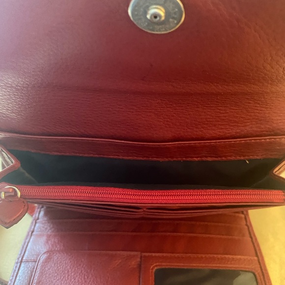 Beautiful and Elegant Brighton Red Leather Women's Bag - Picture 6 of 11